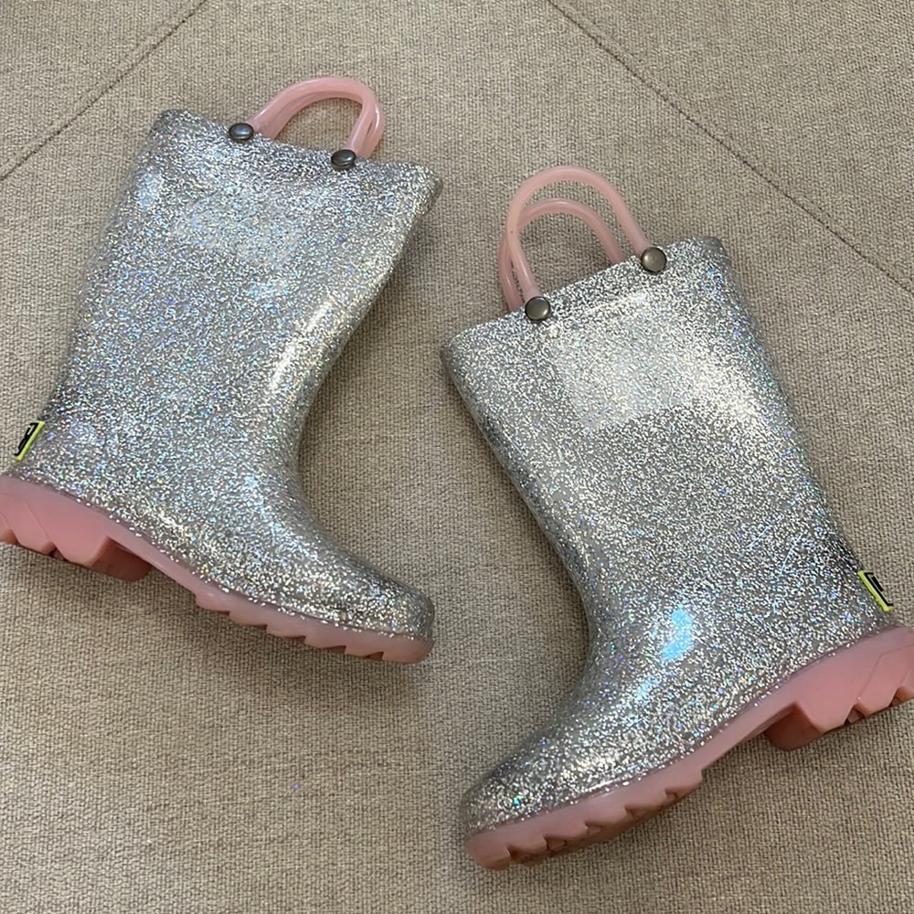 Light up rain boots